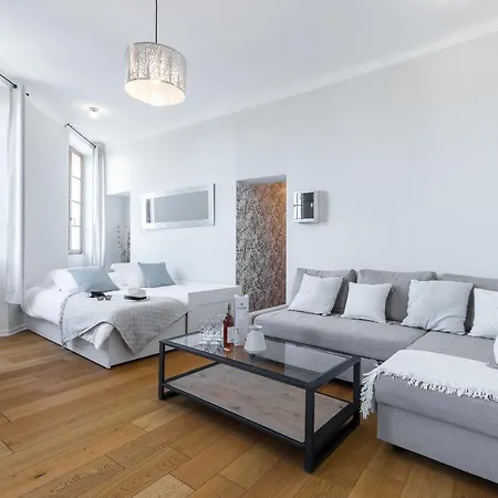 Gorgeous 1 Bdr With Gardens View In The Old Town Appartement