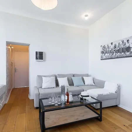 Gorgeous 1 Bdr With Gardens View In The Old Town Appartement *
