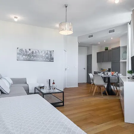 Gorgeous 1 Bdr With Gardens View In The Old Town Appartement