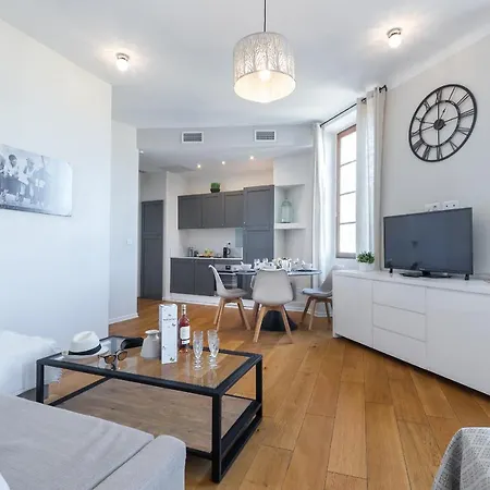 Gorgeous 1 Bdr With Gardens View In The Old Town Appartement *