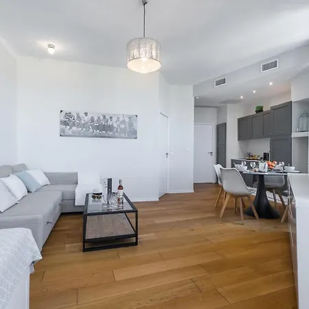 Gorgeous 1 Bdr With Gardens View In The Old Town Ницца